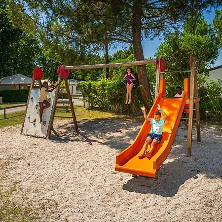 Camping Hourtin Station touristique *